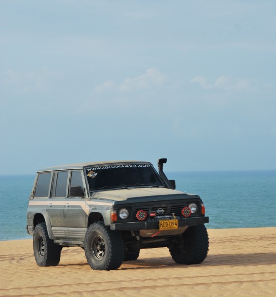 Nissan patrol Y60 en las dunas de Taroa
