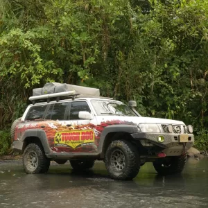 nissan patrol iguana 4x4